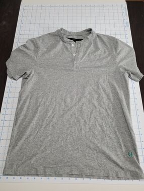 Men's Gray V-Neck Short Sleeve Shirt